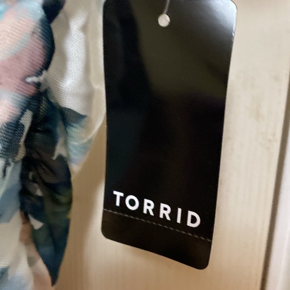 Torrid Ruched Top 1X Stretch Mesh Crew Neck Multi Floral - Picture 3 of 6